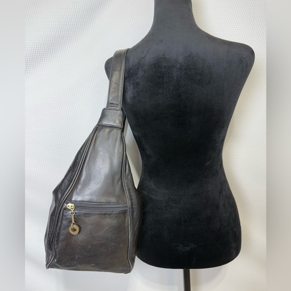 Perlina New York Black Leather Hobo Shoulder Bag Slouchy Gold Hardware Y2K main image 9